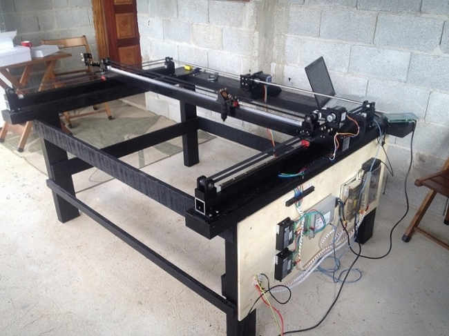 wood table co2 laser cutting machine  made  by customer