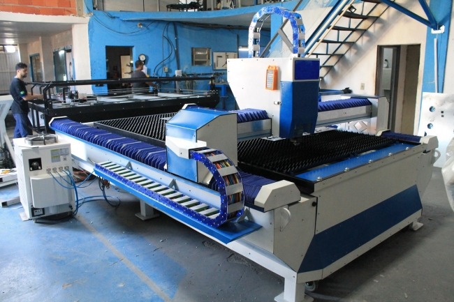 Fiber laser cutting machine made by brazil customer